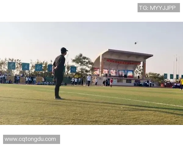 足球明星在舞池中展现魅力舞姿高清图片合集