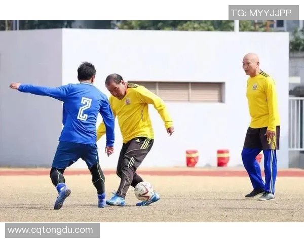 足球明星如何通过慈善活动和青训体系推动社会发展与体育普及