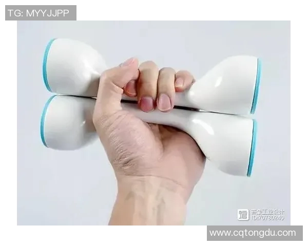 哑铃火箭推全方位视频教程助你塑造完美上肢力量与线条